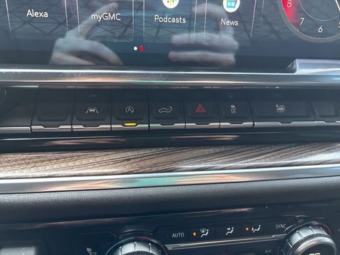 Certified 2025 GMC Sierra 1500 Elevation image 26