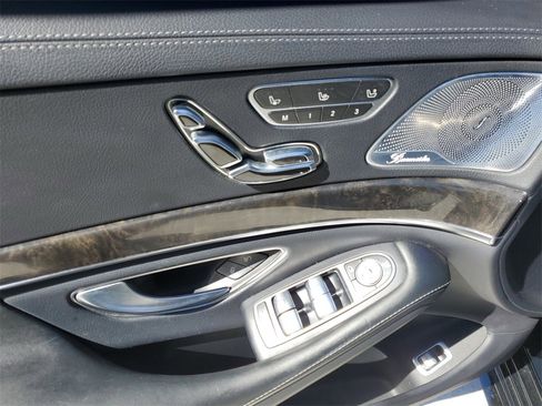Used 2020 Mercedes-Benz S 560 Sedan image 18