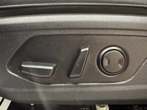 Used 2023 Kia Sorento EX image 32