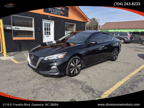 Used 2022 Nissan Altima 2.5 SV image 1