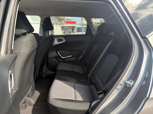 Used 2025 Kia Soul LX w/ LX Technology Package FWD image 23