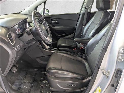 Used 2019 Chevrolet Trax LT w/ LT Convenience Package FWD image 15