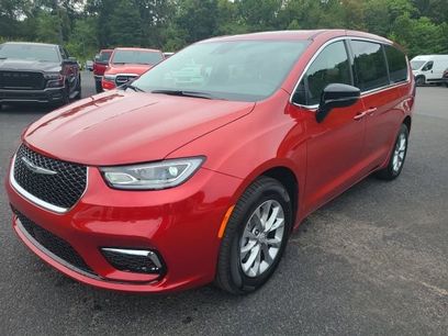 New 2026 Chrysler Pacifica Select