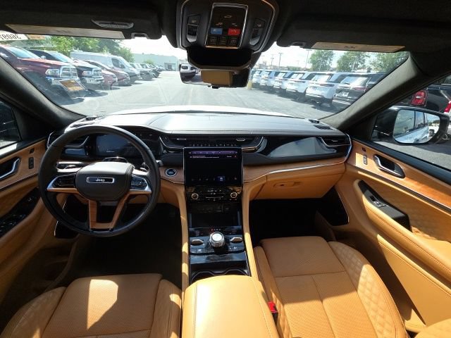 Used 2025 Jeep Grand Cherokee L Summit AWD/4WD image 30