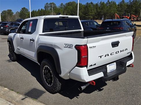 Used 2025 Toyota Tacoma TRD Off-Road w/ TRD Off Road Upgrade Package image 10