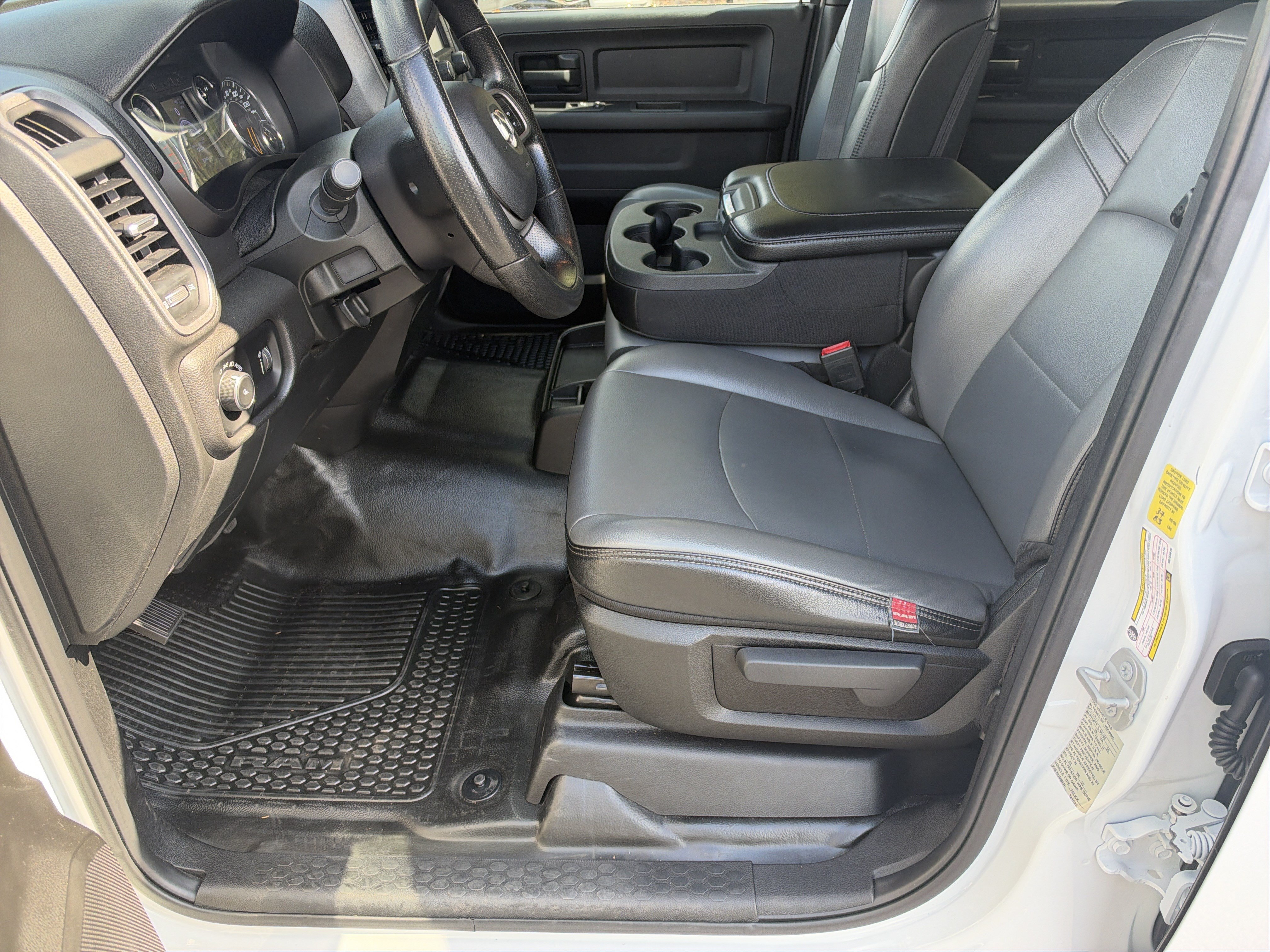 Used 2022 RAM 2500 Tradesman w/ Chrome Appearance Group RWD image 11
