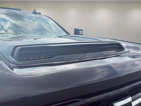 Used 2024 Chevrolet Silverado 2500 LT w/ Midnight Edition AWD/4WD image 43