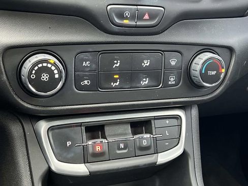 Used 2024 GMC Terrain SLE image 22