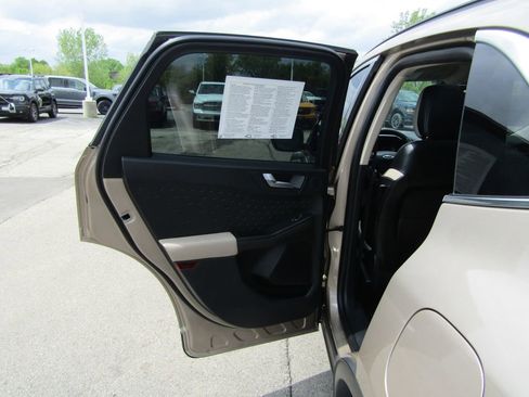 Used 2020 Ford Escape Titanium w/ Titanium Premium Package 2.0 AWD/4WD image 39