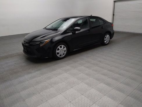 Used 2020 Toyota Corolla LE FWD image 2