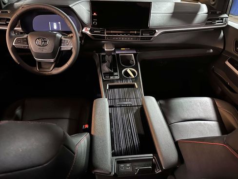 Used 2026 Toyota Sienna XSE image 19