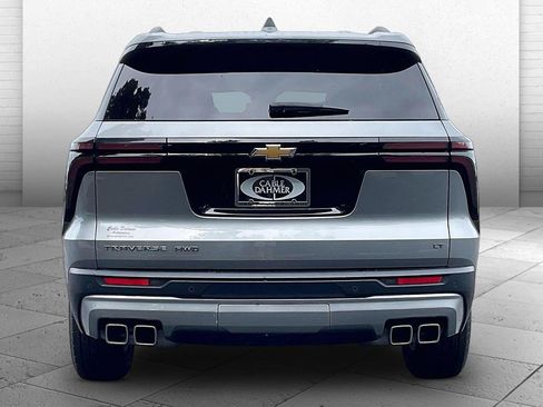 Used 2024 Chevrolet Traverse LT AWD/4WD image 3