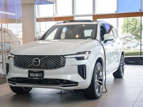 Used 2025 Volvo XC90 B5 Plus w/ Protection Package Premier image 1