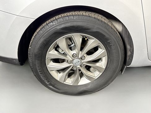 Used 2019 Kia Sedona L FWD image 30
