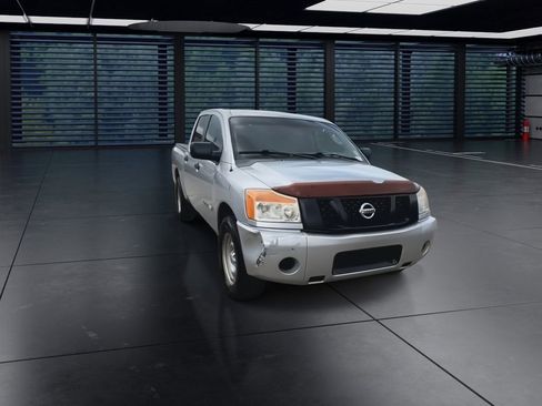 Used 2010 Nissan Titan XE image 3