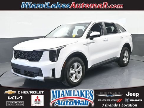 Used 2025 Kia Sorento LX FWD image 1