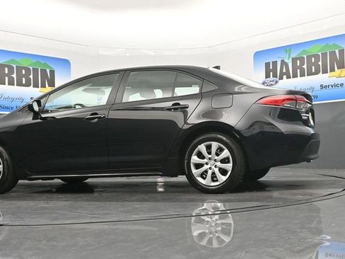 Used 2025 Toyota Corolla LE image 19