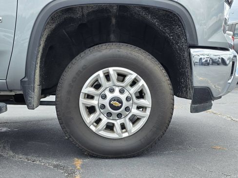 Used 2025 Chevrolet Silverado 2500 LT w/ Convenience Package AWD/4WD image 11