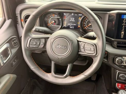 Used 2024 Jeep Gladiator Mojave w/ Technology Group AWD/4WD image 18