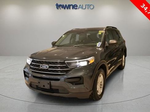 Used 2023 Ford Explorer XLT image 2