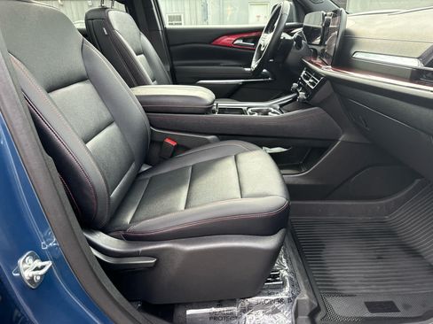 Used 2025 Chevrolet Traverse Z71 w/ Enhanced Driving Package AWD/4WD image 12