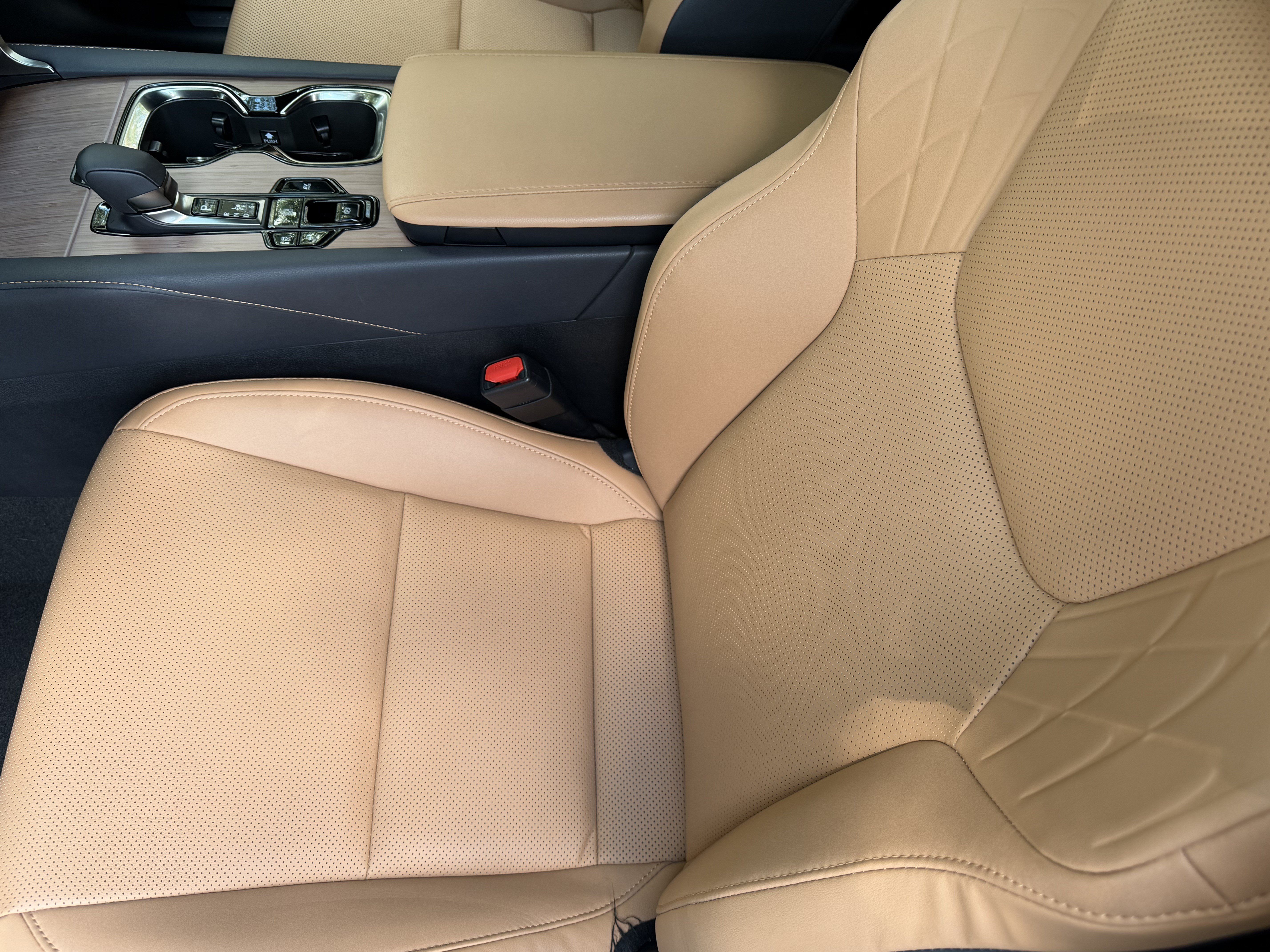 Used 2023 Lexus RX 350h w/ Accessory Package (2T) AWD/4WD image 15