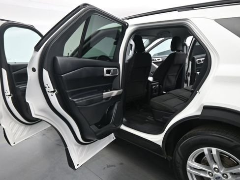 Certified 2022 Ford Explorer XLT image 17