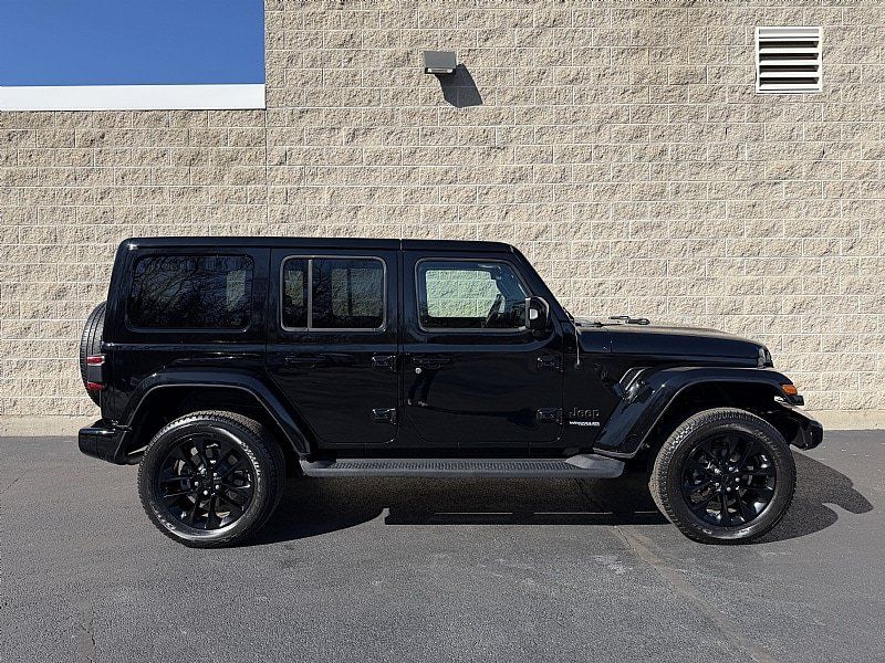 Used 2022 Jeep Wrangler Unlimited Sahara AWD/4WD image 2