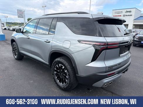 Used 2025 Chevrolet Traverse Z71 AWD/4WD image 3