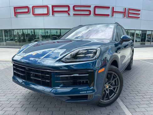 Certified 2025 Porsche Cayenne E-Hybrid AWD/4WD image 1