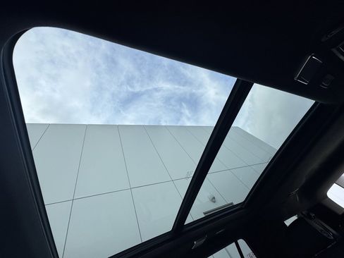 Used 2024 Cadillac Escalade Sport Platinum w/ LPO, ONYX Package image 35