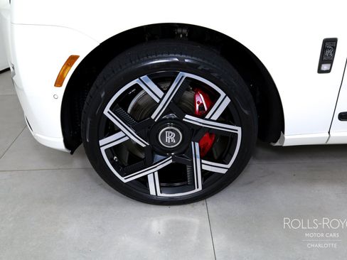 Used 2025 Rolls-Royce Cullinan Black Badge AWD/4WD image 41