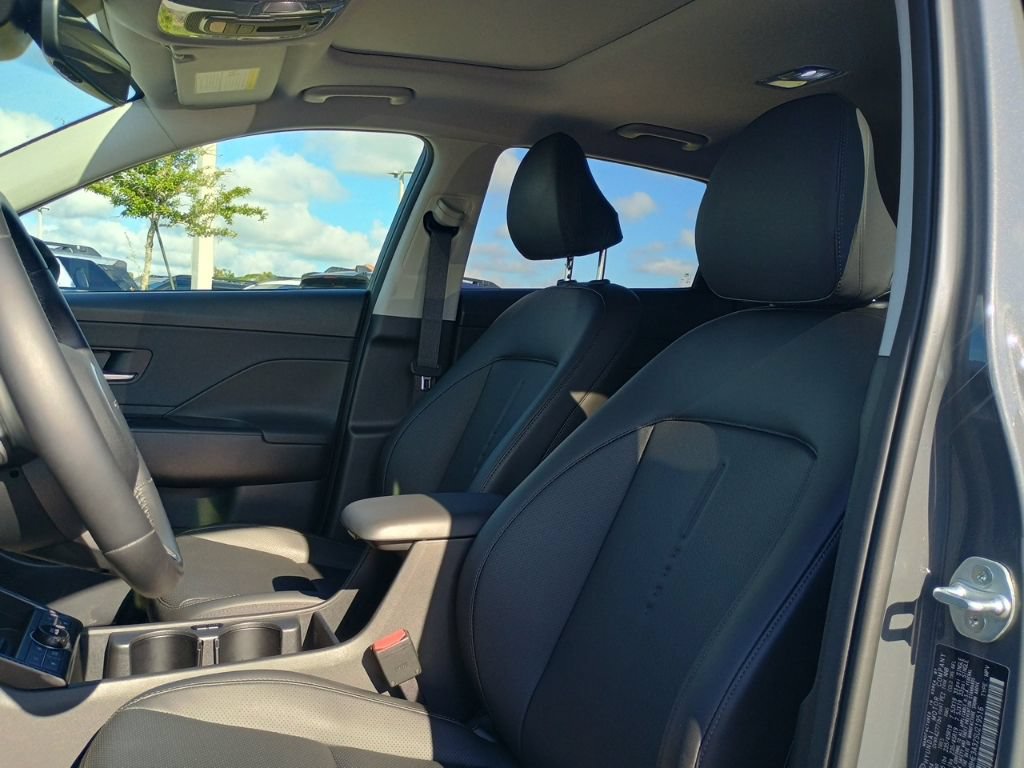 Used 2025 Hyundai Kona Limited FWD image 14