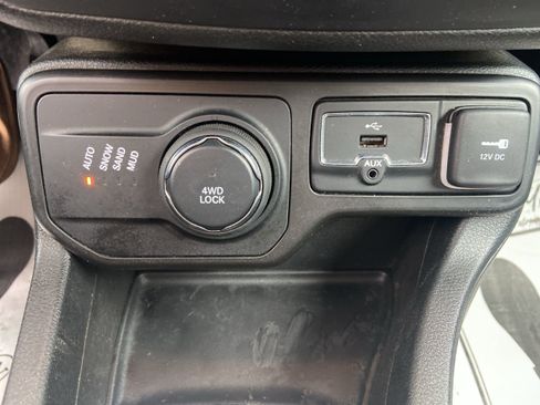 Used 2020 Jeep Renegade Latitude w/ Cold Weather Group image 24