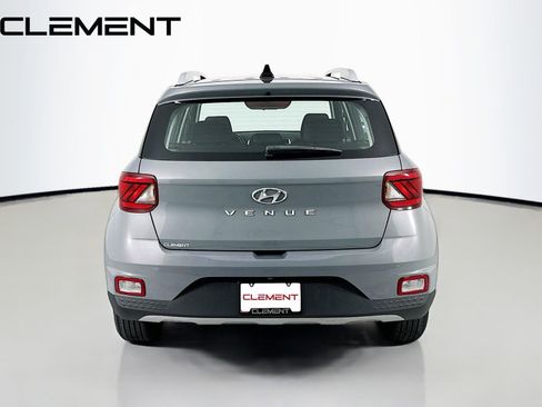 Used 2022 Hyundai Venue SEL w/ Cargo Package FWD image 8
