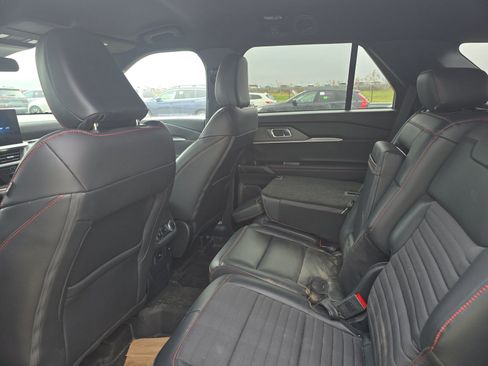 Used 2025 Ford Explorer ST-Line w/ ST-Line Street Pack image 18