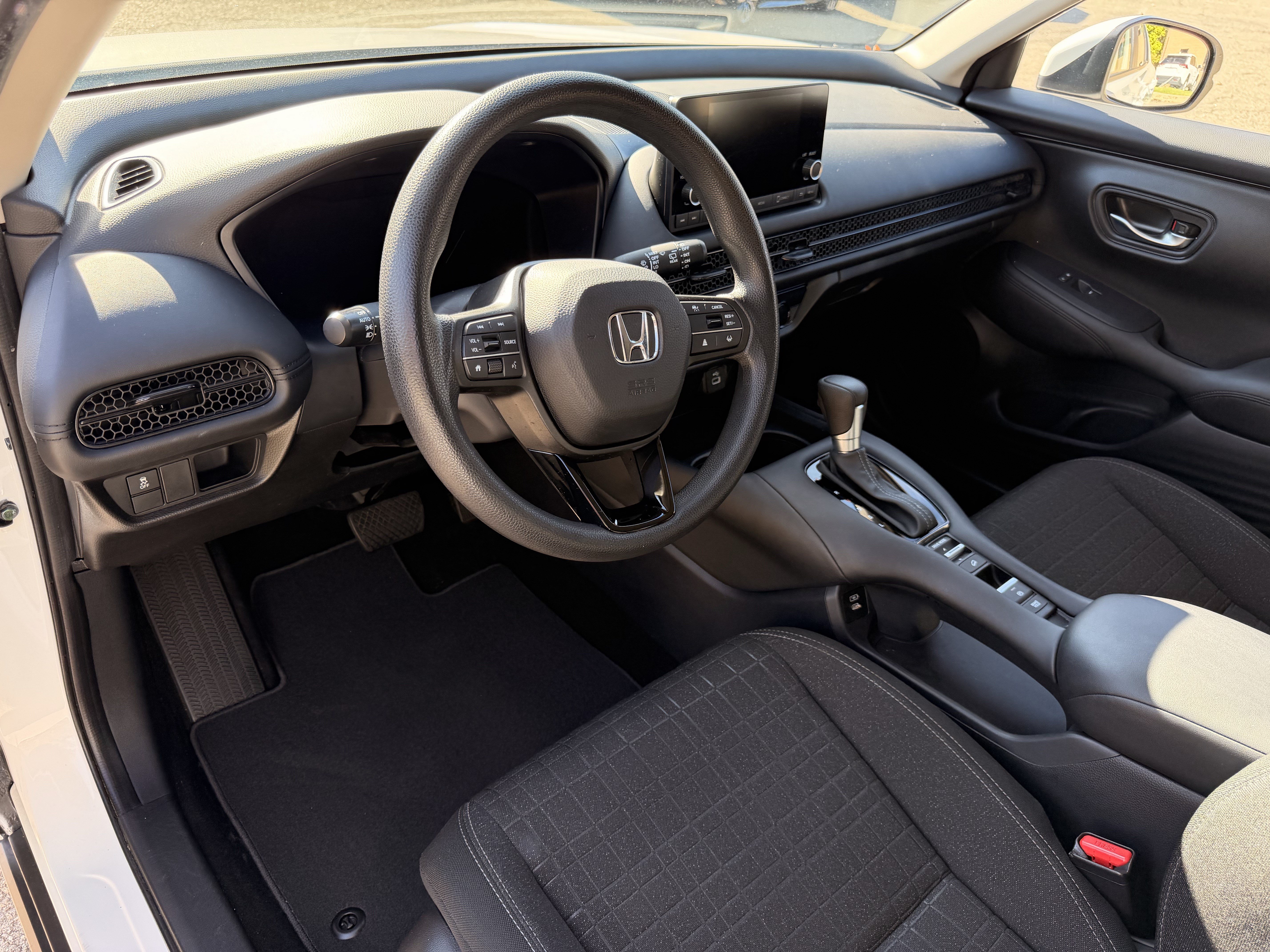 Used 2025 Honda HR-V LX image 12