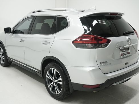 Used 2017 Nissan Rogue SL w/ SL Premium Package FWD image 4