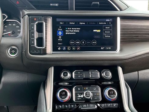 Used 2021 GMC Yukon XL Denali w/ LPO, Illumination Package AWD/4WD image 34