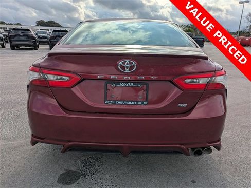 Used 2018 Toyota Camry SE image 6