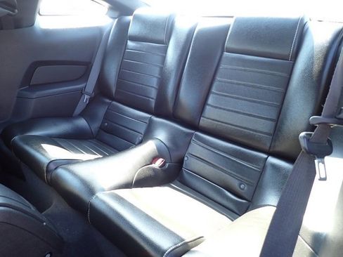 Used 2010 Ford Mustang GT Premium image 17