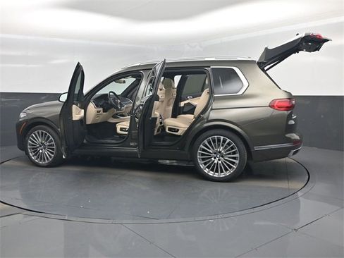 Used 2021 BMW X7 xDrive40i w/ Premium Package image 67