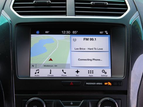 Used 2017 Ford Explorer XLT w/ Equipment Group 201A FWD image 18