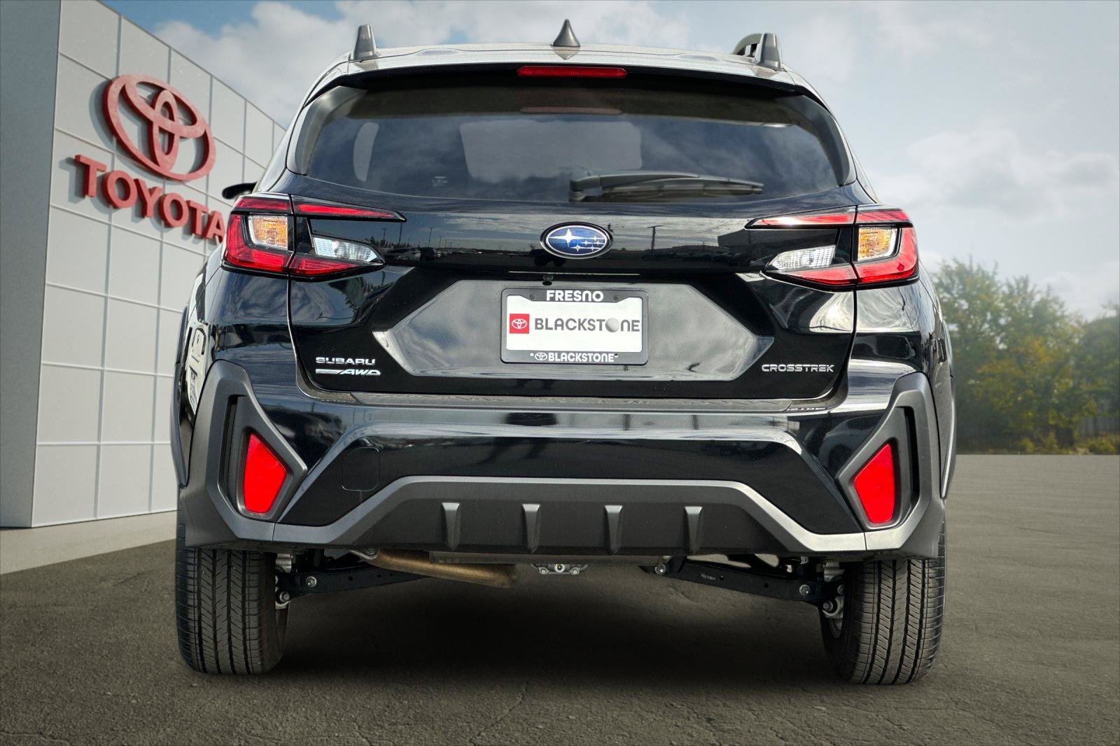 Used 2025 Subaru Crosstrek 2.5i Premium AWD/4WD image 4