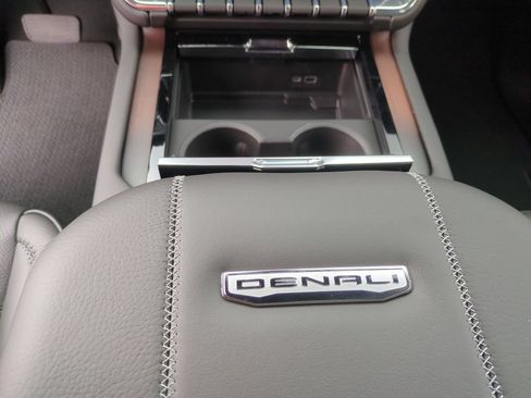 New 2026 GMC Yukon XL Denali w/ Denali Reserve Package AWD/4WD image 13