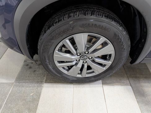 Used 2025 Nissan Pathfinder SV image 7