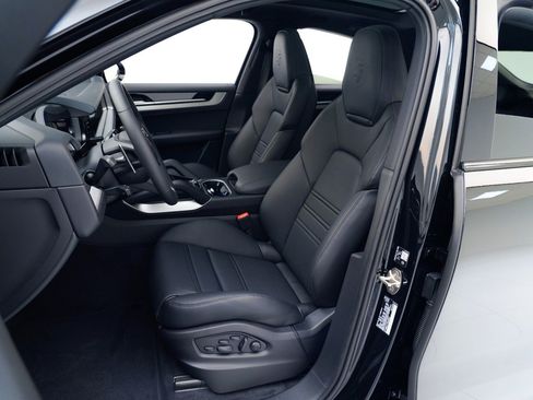New 2026 Porsche Cayenne E-Hybrid Coupe image 5