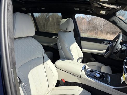 Used 2025 BMW X7 M60i image 25