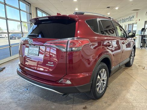 Used 2018 Toyota RAV4 XLE w/ Carpet Mat Package AWD/4WD image 2