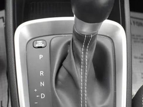 Used 2025 Hyundai Venue SEL image 36